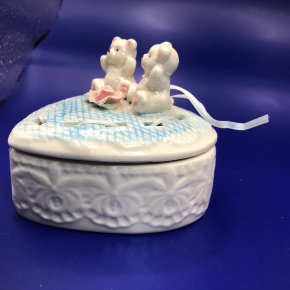 Porcelain Heart Trinket Box  2 Bears + Rose atop a blue quilt with ribbon trim. - Picture 4 of 13